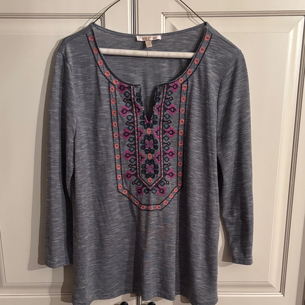 Skies are Blue Lightweight 3/4 Sleeve Shirt.